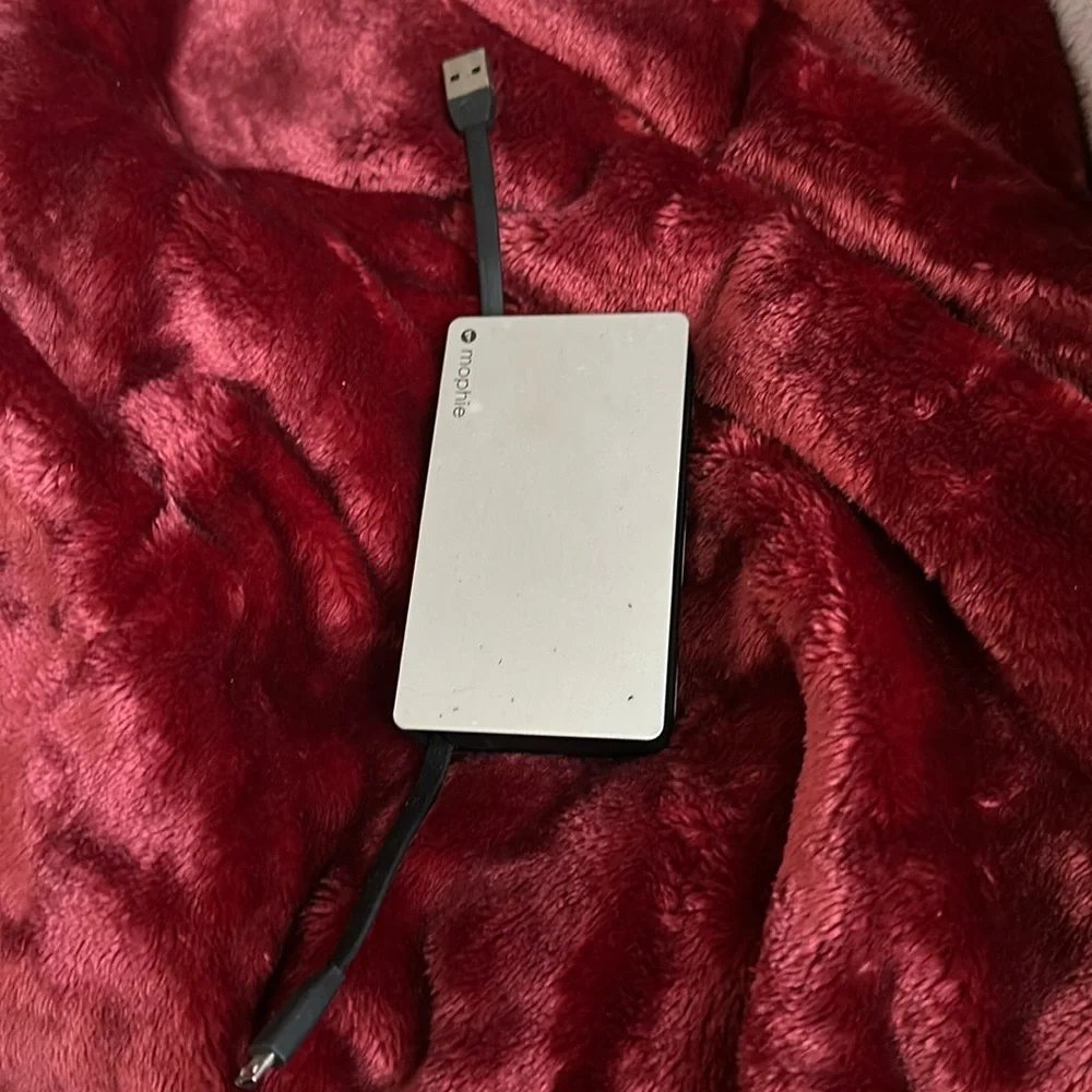 Mophie // portable charger silver - black